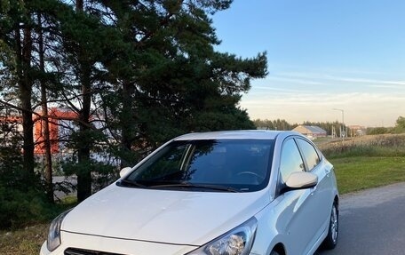 Hyundai Solaris II рестайлинг, 2012 год, 930 000 рублей, 1 фотография