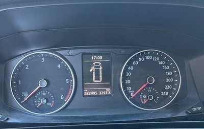 Volkswagen Caravelle T6 рестайлинг, 2017 год, 3 200 000 рублей, 1 фотография