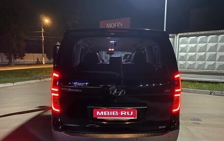 Hyundai Grand Starex Grand Starex I рестайлинг 2, 2019 год, 3 600 000 рублей, 3 фотография