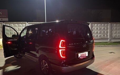 Hyundai Grand Starex Grand Starex I рестайлинг 2, 2019 год, 3 600 000 рублей, 9 фотография