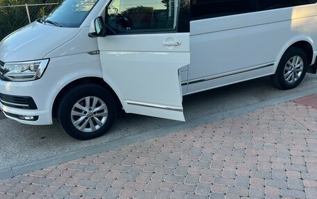 Volkswagen Caravelle T6 рестайлинг, 2017 год, 3 200 000 рублей, 2 фотография