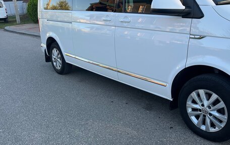 Volkswagen Caravelle T6 рестайлинг, 2017 год, 3 200 000 рублей, 4 фотография