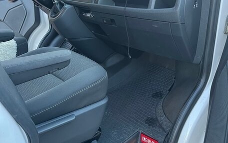 Volkswagen Caravelle T6 рестайлинг, 2017 год, 3 200 000 рублей, 6 фотография
