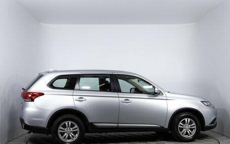 Mitsubishi Outlander III рестайлинг 3, 2021 год, 2 420 000 рублей, 4 фотография