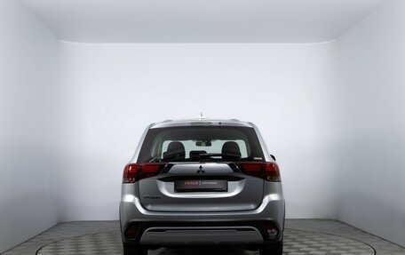 Mitsubishi Outlander III рестайлинг 3, 2021 год, 2 420 000 рублей, 6 фотография