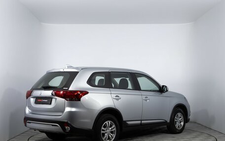 Mitsubishi Outlander III рестайлинг 3, 2021 год, 2 420 000 рублей, 5 фотография