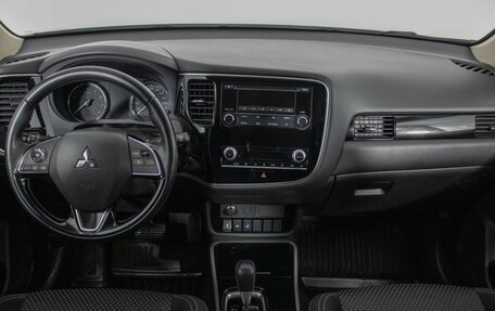 Mitsubishi Outlander III рестайлинг 3, 2021 год, 2 420 000 рублей, 14 фотография