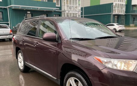 Toyota Highlander III, 2010 год, 1 635 000 рублей, 6 фотография