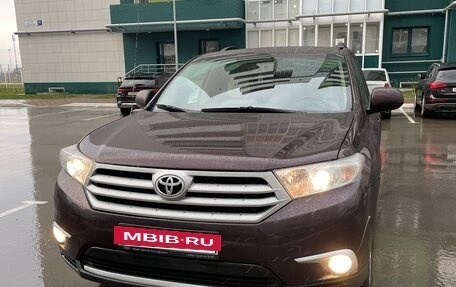 Toyota Highlander III, 2010 год, 1 635 000 рублей, 7 фотография