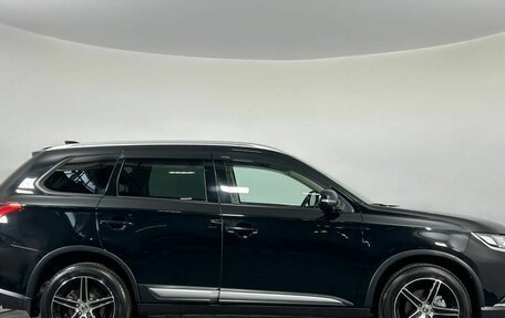 Mitsubishi Outlander III рестайлинг 3, 2018 год, 2 100 000 рублей, 4 фотография
