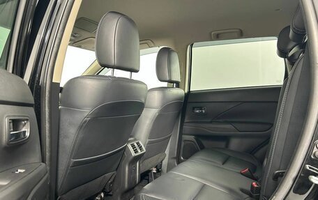 Mitsubishi Outlander III рестайлинг 3, 2018 год, 2 100 000 рублей, 11 фотография