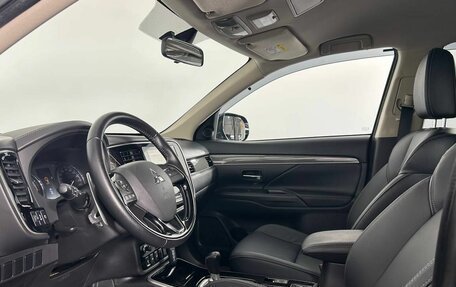 Mitsubishi Outlander III рестайлинг 3, 2018 год, 2 100 000 рублей, 10 фотография
