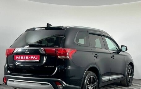 Mitsubishi Outlander III рестайлинг 3, 2018 год, 2 100 000 рублей, 5 фотография