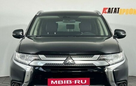 Mitsubishi Outlander III рестайлинг 3, 2018 год, 2 100 000 рублей, 2 фотография