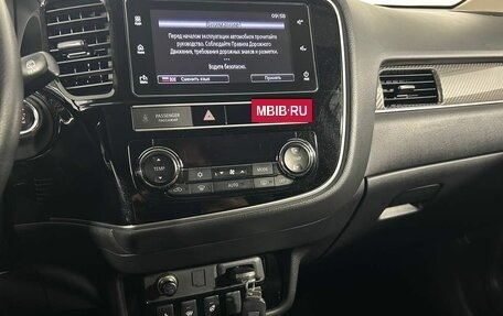 Mitsubishi Outlander III рестайлинг 3, 2018 год, 2 100 000 рублей, 15 фотография