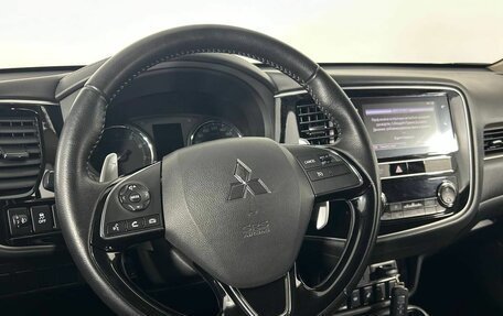 Mitsubishi Outlander III рестайлинг 3, 2018 год, 2 100 000 рублей, 16 фотография