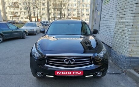 Infiniti QX70, 2015 год, 1 980 000 рублей, 2 фотография