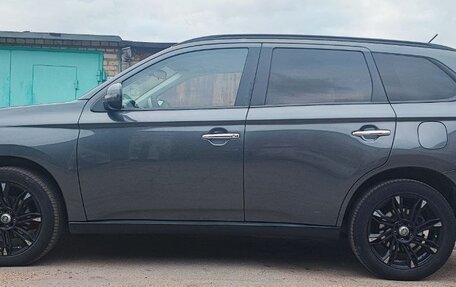 Mitsubishi Outlander III рестайлинг 3, 2013 год, 1 400 000 рублей, 5 фотография