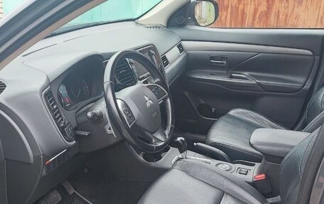 Mitsubishi Outlander III рестайлинг 3, 2013 год, 1 400 000 рублей, 6 фотография