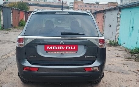 Mitsubishi Outlander III рестайлинг 3, 2013 год, 1 400 000 рублей, 2 фотография