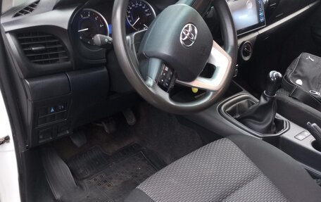 Toyota Hilux VIII, 2016 год, 2 230 000 рублей, 15 фотография