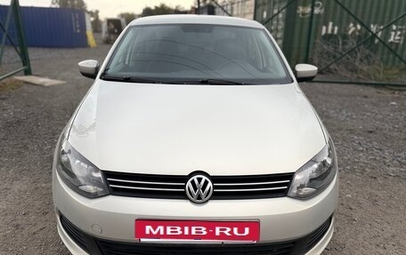 Volkswagen Polo VI (EU Market), 2011 год, 850 000 рублей, 2 фотография