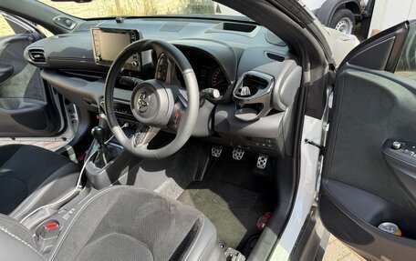 Toyota Yaris, 2024 год, 3 600 000 рублей, 13 фотография