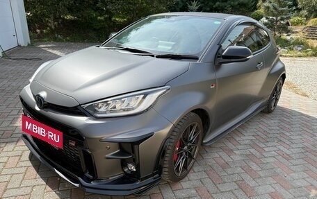 Toyota Yaris, 2024 год, 3 600 000 рублей, 4 фотография