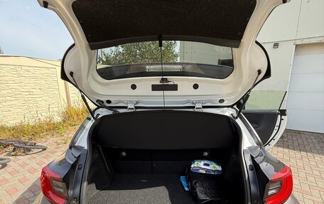 Toyota Yaris, 2024 год, 3 600 000 рублей, 17 фотография