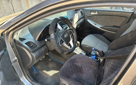 Hyundai Solaris II рестайлинг, 2011 год, 550 000 рублей, 5 фотография