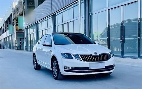 Skoda Octavia, 2022 год, 1 300 000 рублей, 3 фотография