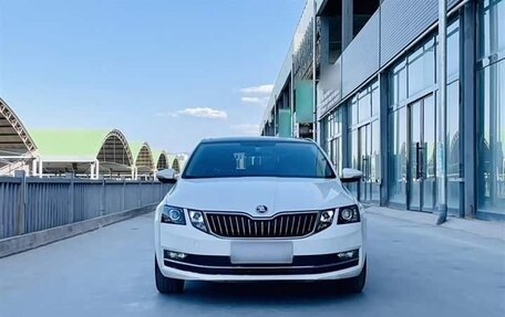 Skoda Octavia, 2022 год, 1 300 000 рублей, 2 фотография