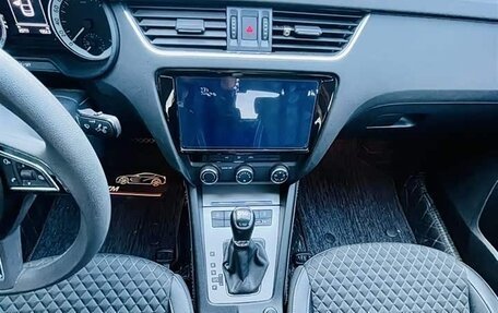 Skoda Octavia, 2022 год, 1 300 000 рублей, 11 фотография