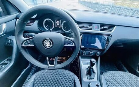 Skoda Octavia, 2022 год, 1 300 000 рублей, 10 фотография