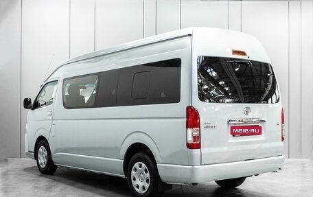 Toyota HiAce H200, 2014 год, 2 749 000 рублей, 2 фотография