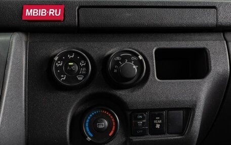 Toyota HiAce H200, 2014 год, 2 749 000 рублей, 13 фотография
