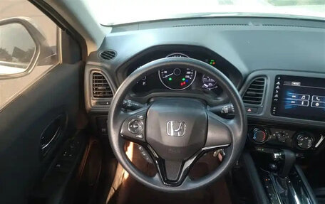 Honda Vezel, 2022 год, 1 420 000 рублей, 10 фотография