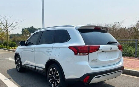 Mitsubishi Outlander III рестайлинг 3, 2021 год, 1 900 500 рублей, 4 фотография