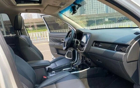 Mitsubishi Outlander III рестайлинг 3, 2021 год, 1 900 500 рублей, 11 фотография