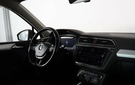 Volkswagen Tiguan II, 2017 год, 1 919 990 рублей, 12 фотография