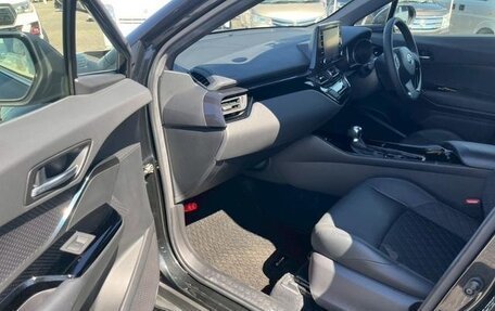 Toyota C-HR I рестайлинг, 2022 год, 1 660 143 рублей, 8 фотография