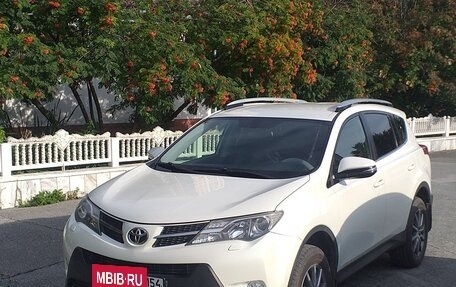 Toyota RAV4, 2015 год, 2 110 000 рублей, 3 фотография