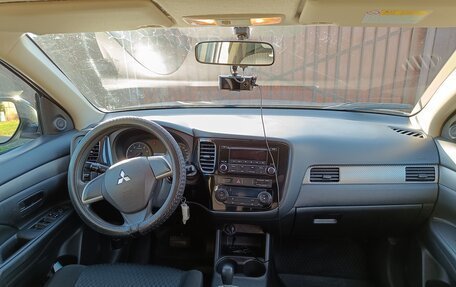 Mitsubishi Outlander III рестайлинг 3, 2012 год, 1 350 000 рублей, 9 фотография