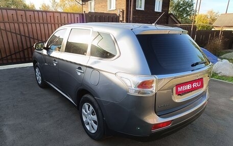 Mitsubishi Outlander III рестайлинг 3, 2012 год, 1 350 000 рублей, 3 фотография
