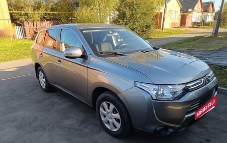 Mitsubishi Outlander III рестайлинг 3, 2012 год, 1 350 000 рублей, 2 фотография