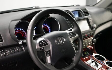 Toyota Highlander III, 2013 год, 1 545 000 рублей, 10 фотография