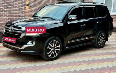 Toyota Land Cruiser 200, 2015 год, 4 250 000 рублей, 2 фотография