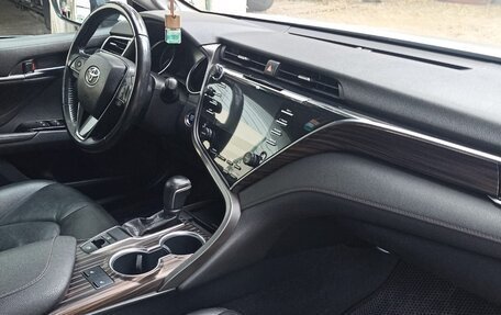 Toyota Camry, 2018 год, 2 800 000 рублей, 7 фотография