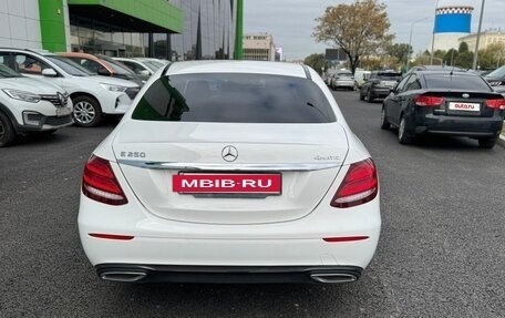 Mercedes-Benz E-Класс, 2020 год, 4 250 000 рублей, 5 фотография