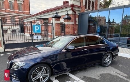 Mercedes-Benz E-Класс, 2017 год, 2 850 000 рублей, 2 фотография